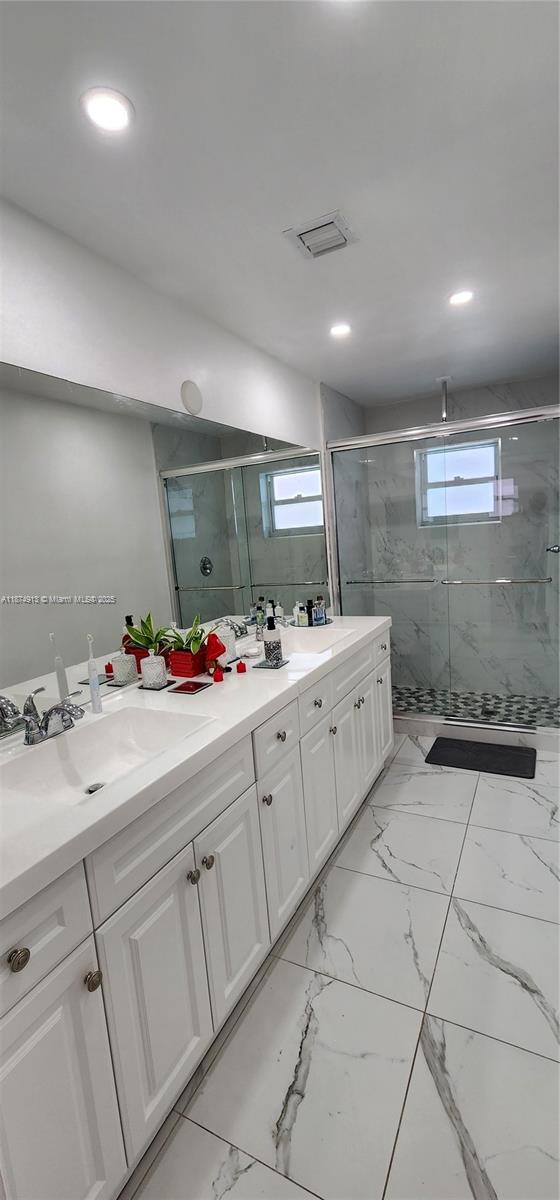 LAKES BY THE BAY SEC 5 - Residential