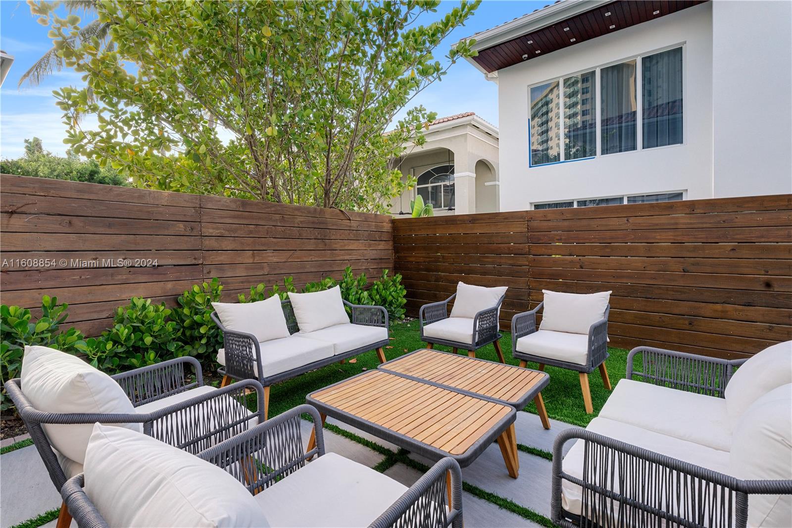 GOLDEN GATE ESTATES & MAR - Residential