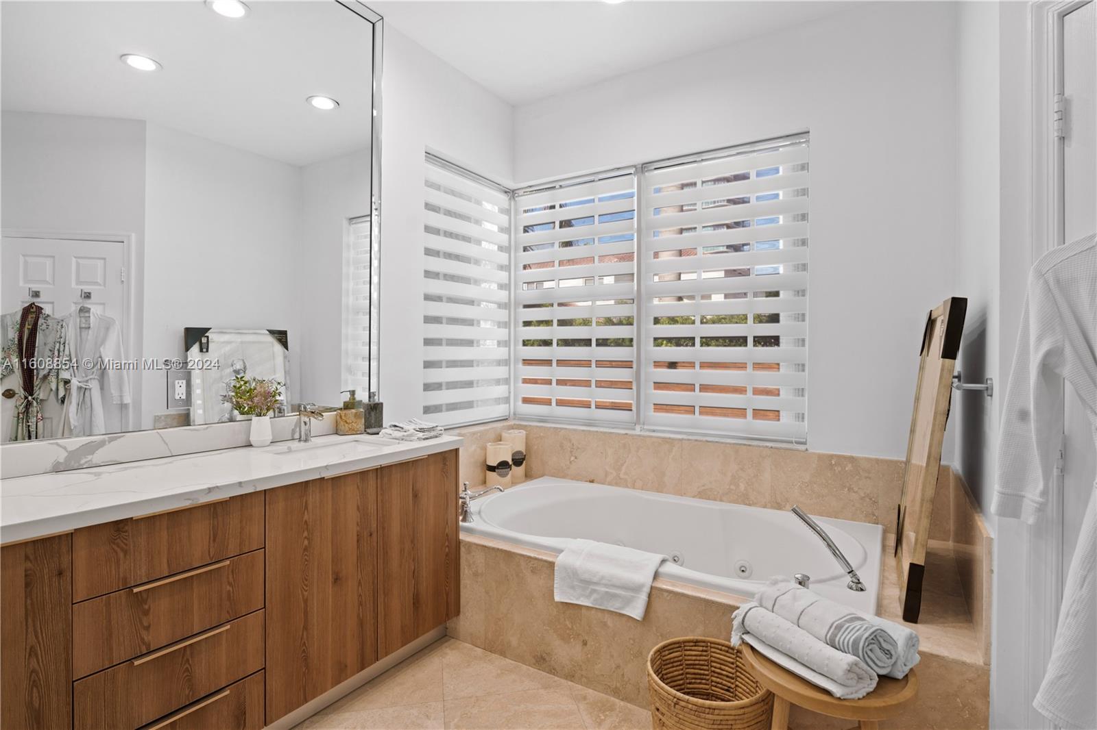 GOLDEN GATE ESTATES & MAR - Residential