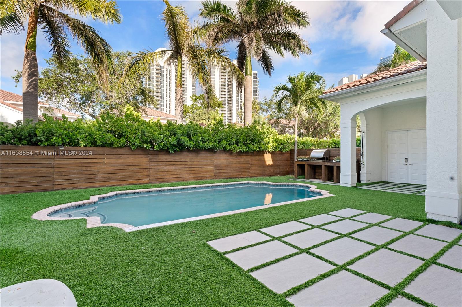 GOLDEN GATE ESTATES & MAR - Residential