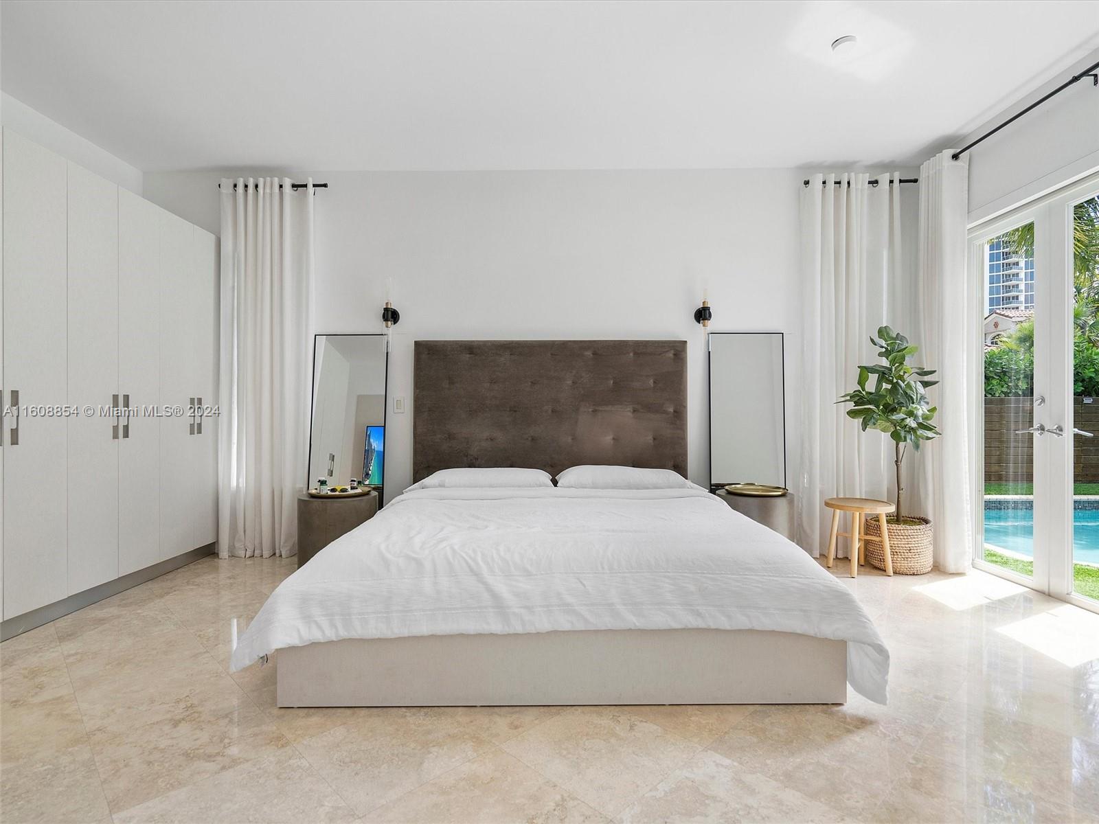 GOLDEN GATE ESTATES & MAR - Residential