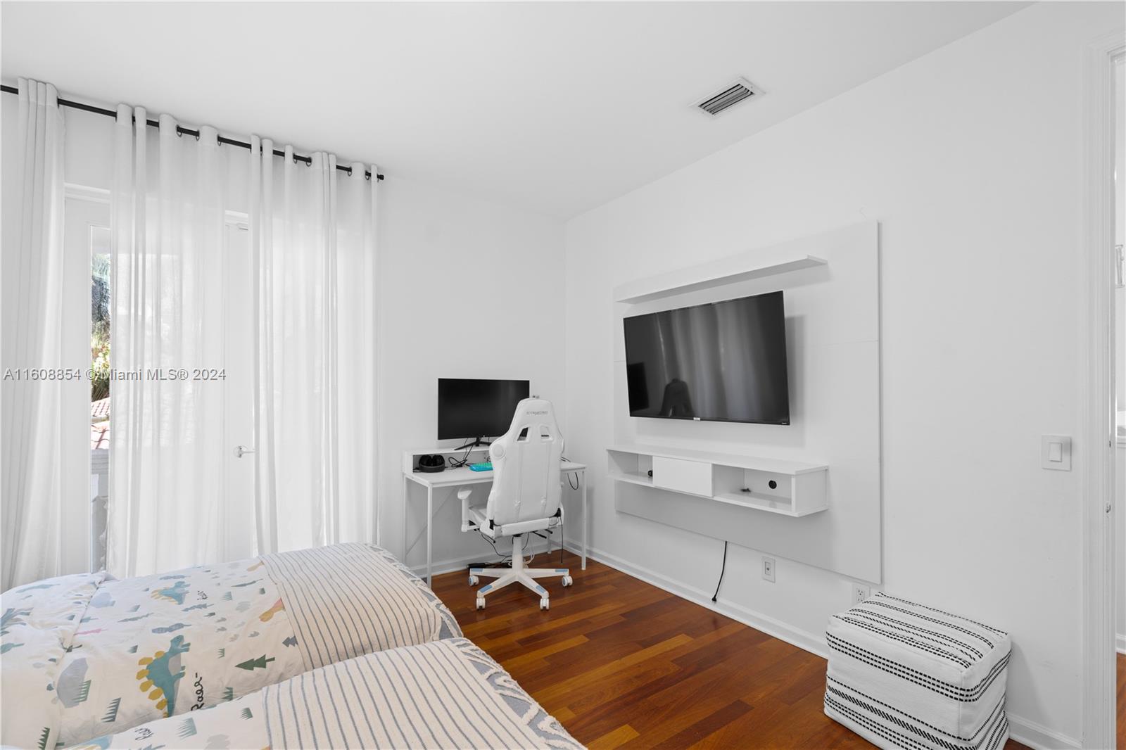 GOLDEN GATE ESTATES & MAR - Residential