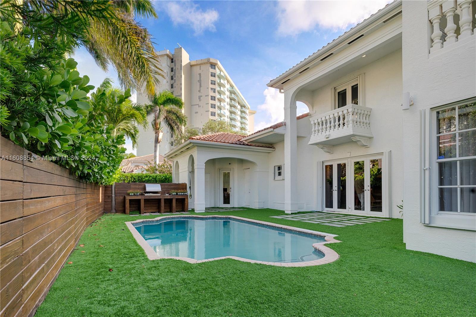 GOLDEN GATE ESTATES & MAR - Residential