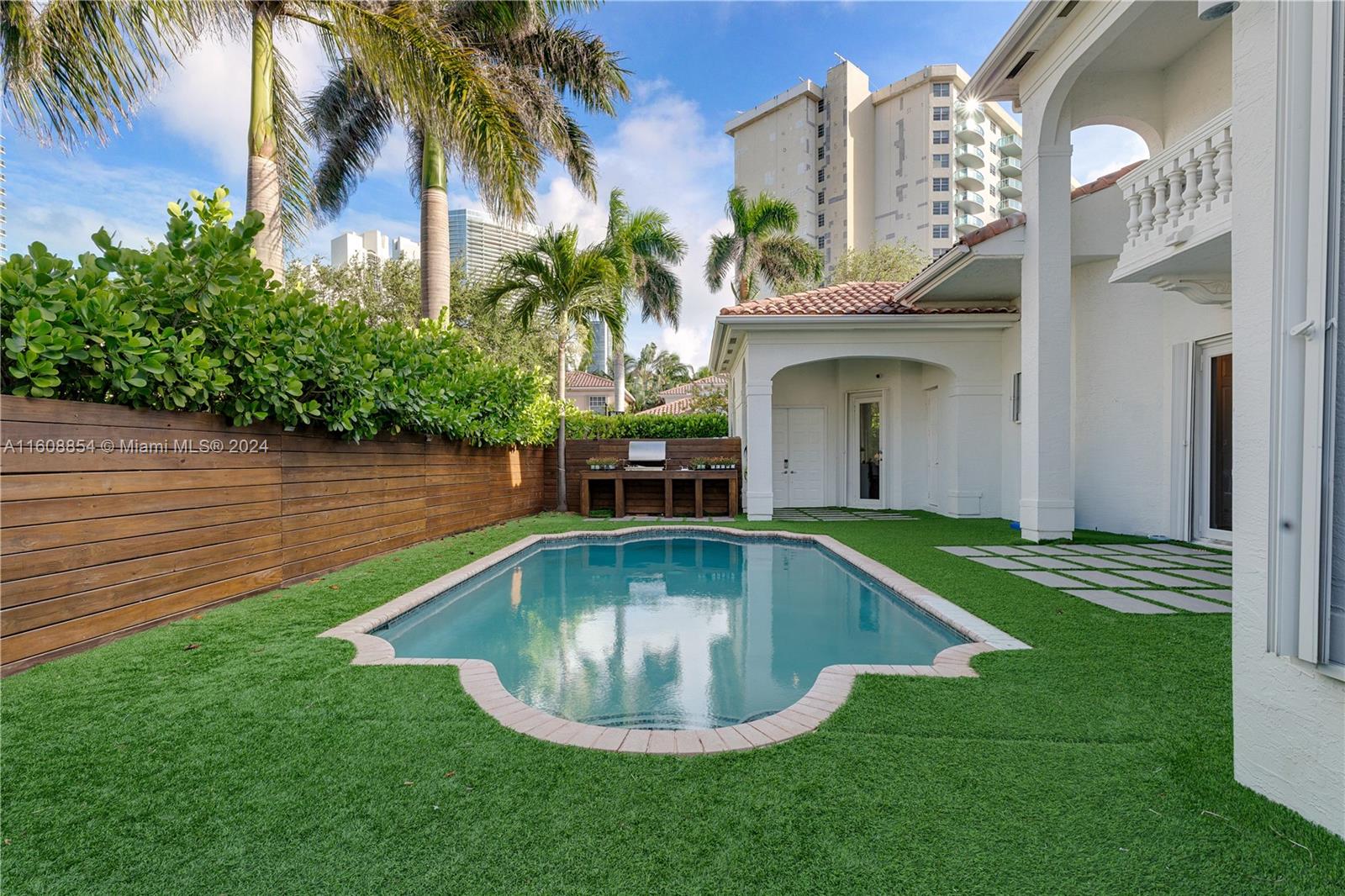 GOLDEN GATE ESTATES & MAR - Residential