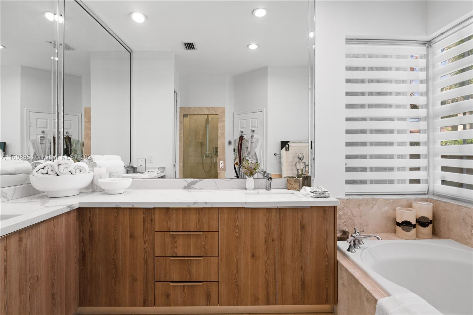 GOLDEN GATE ESTATES & MAR - Residential