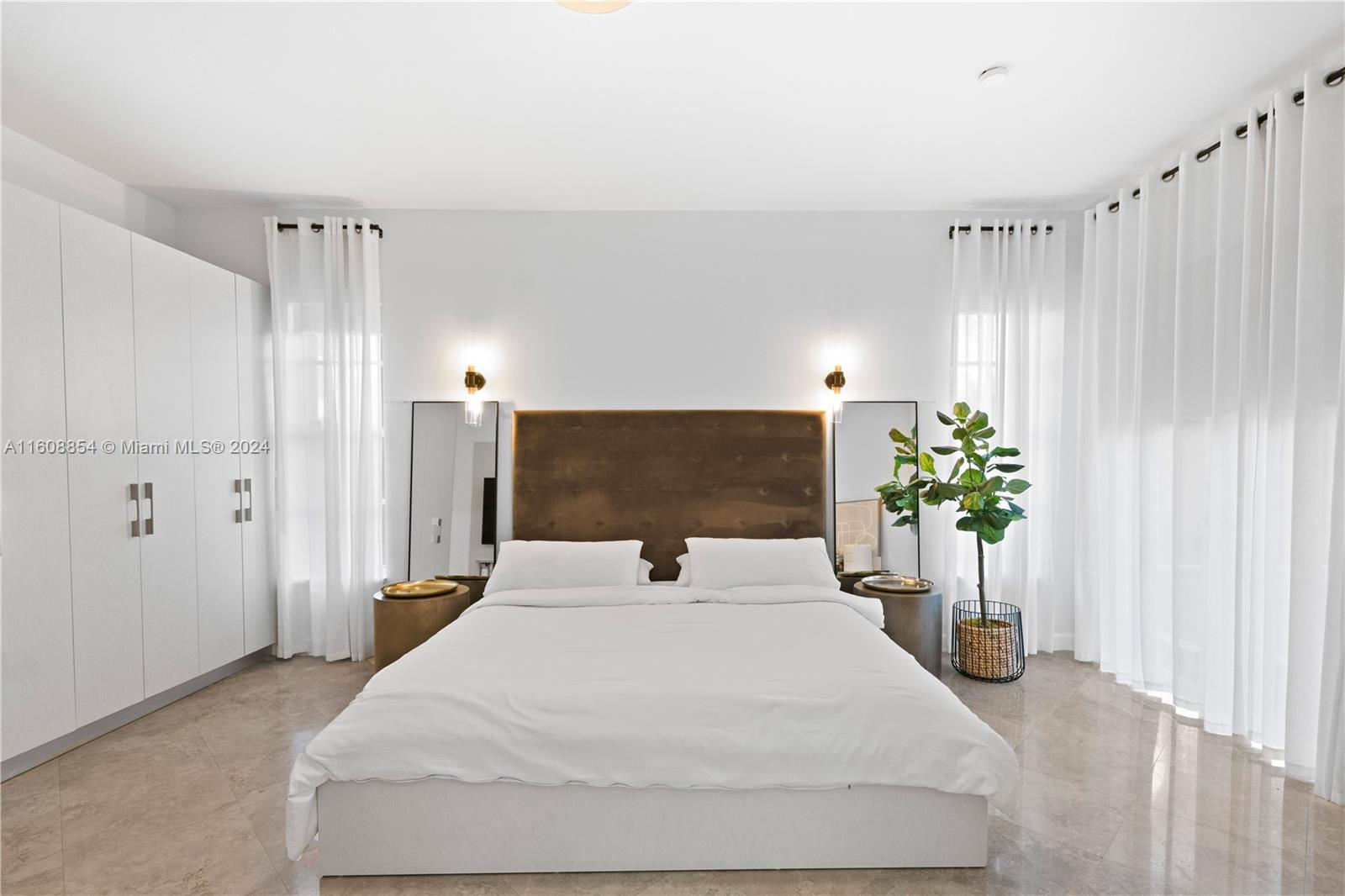 GOLDEN GATE ESTATES & MAR - Residential