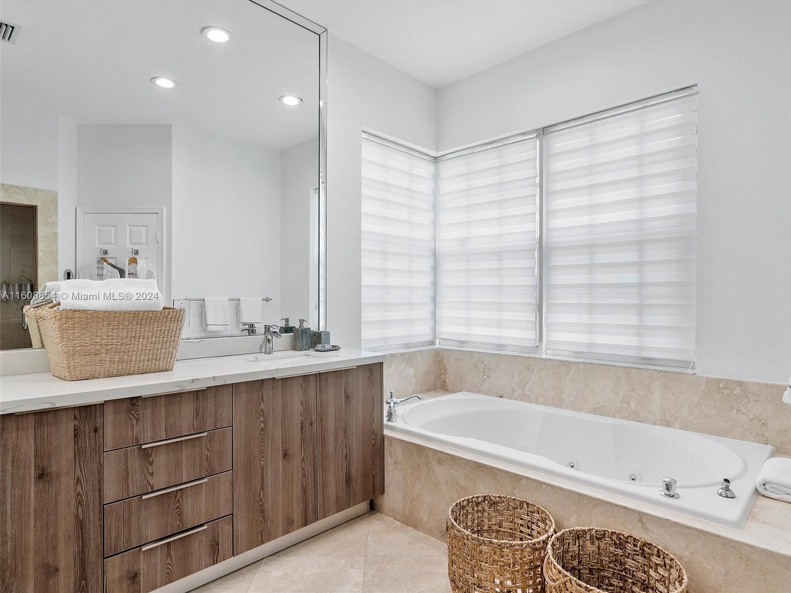 GOLDEN GATE ESTATES & MAR - Residential