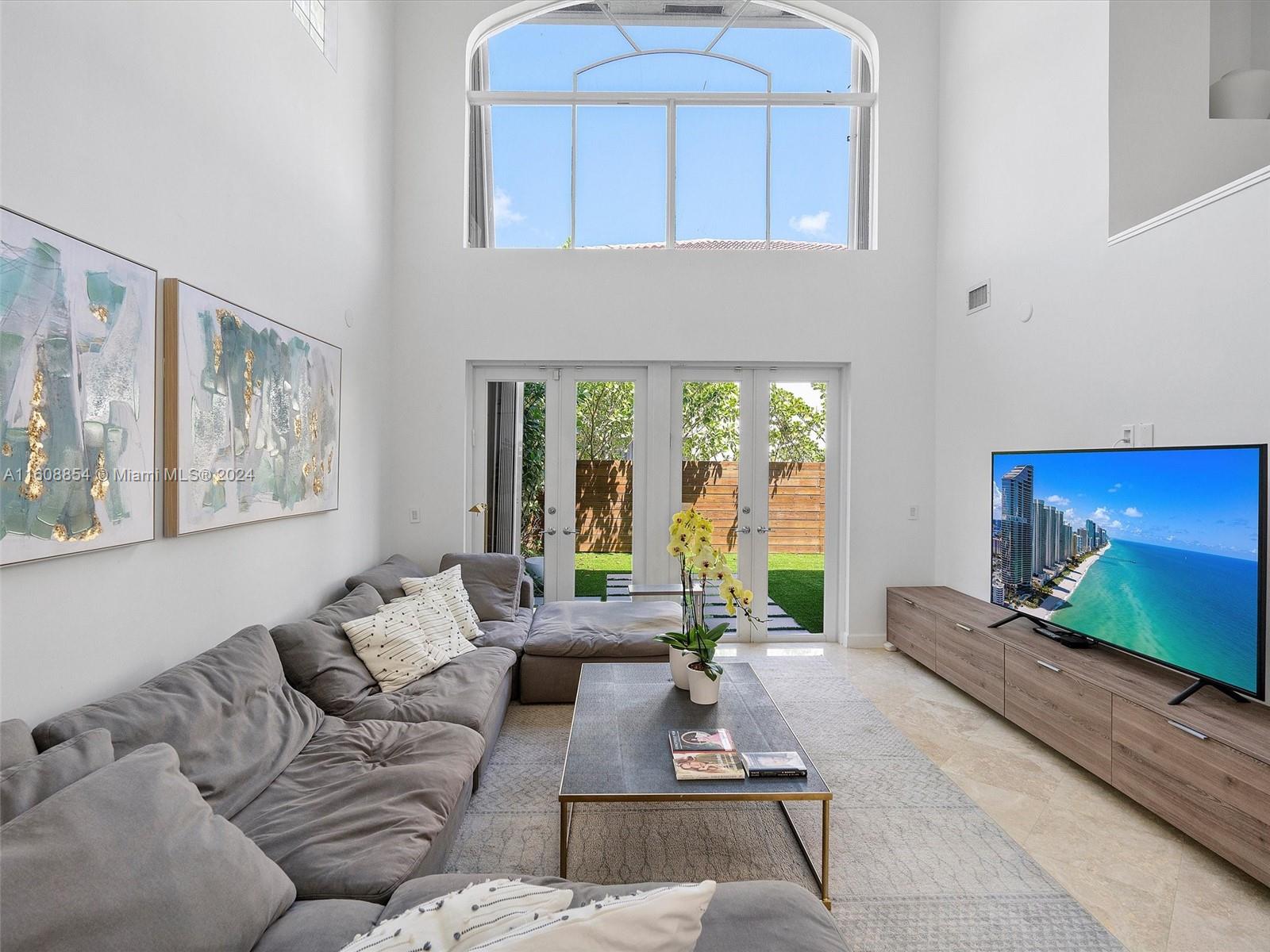 GOLDEN GATE ESTATES & MAR - Residential