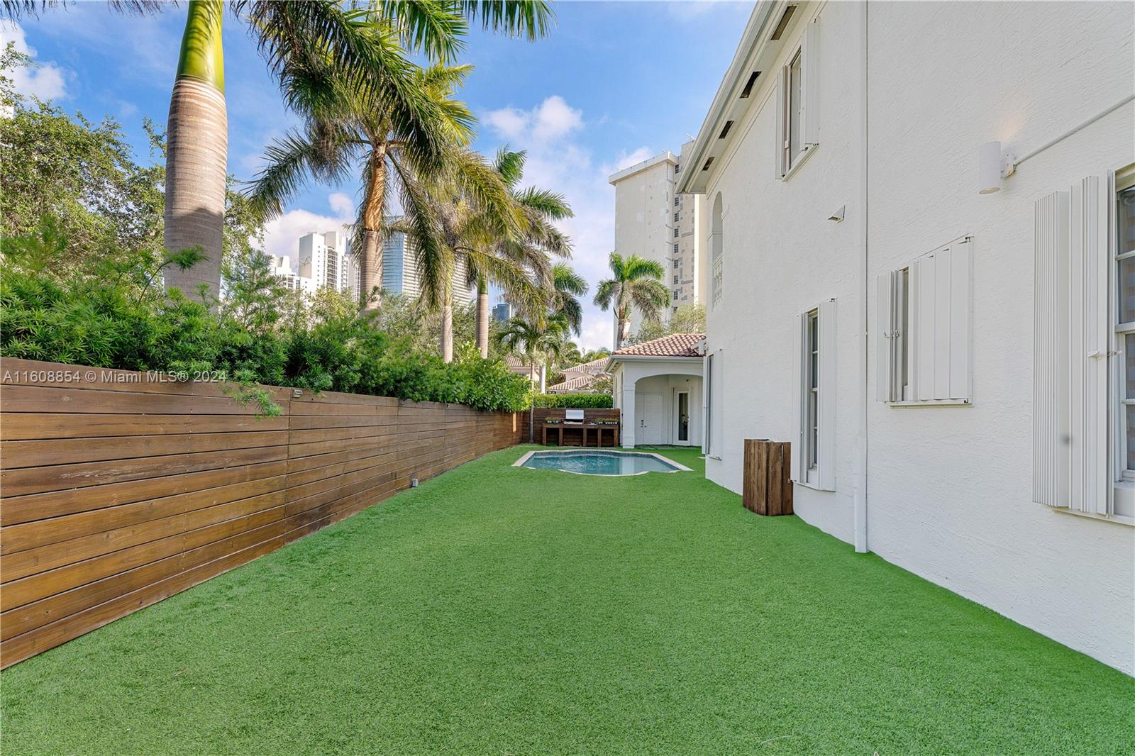 GOLDEN GATE ESTATES & MAR - Residential