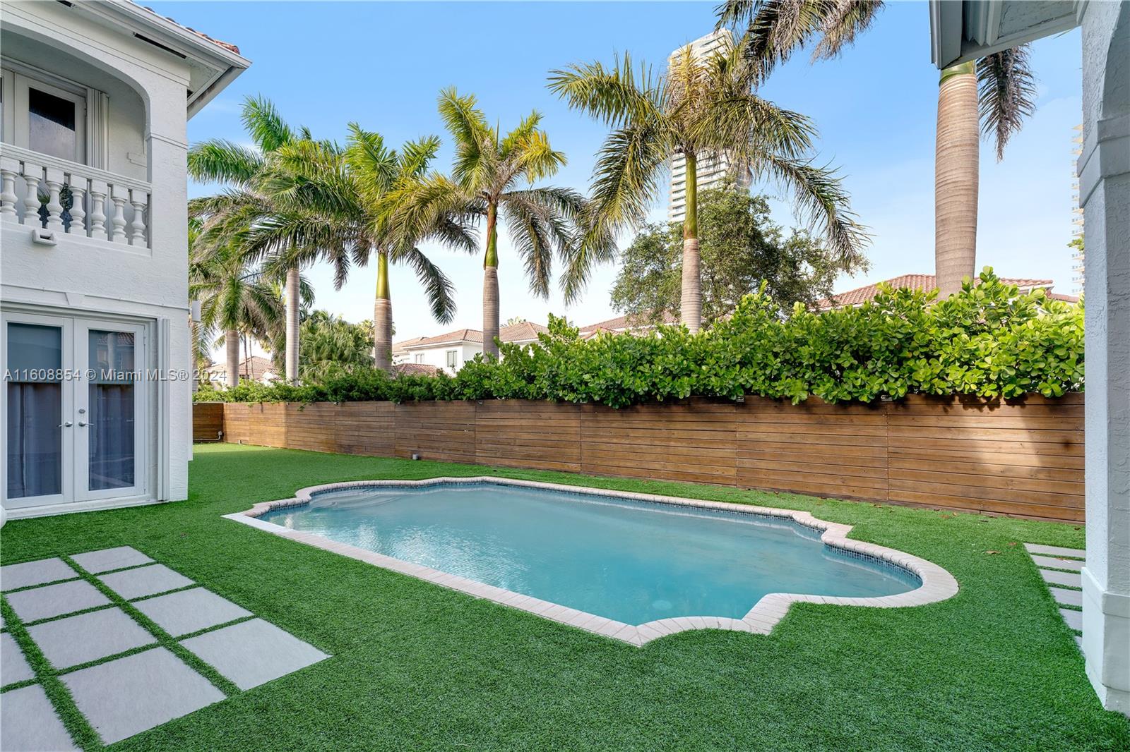 GOLDEN GATE ESTATES & MAR - Residential