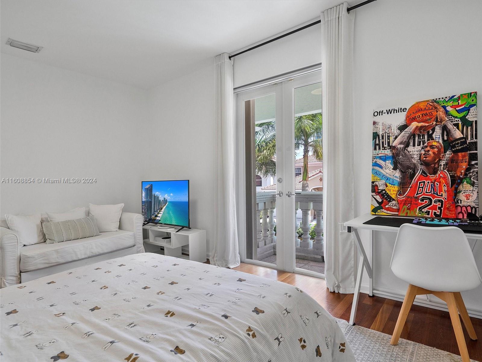 GOLDEN GATE ESTATES & MAR - Residential