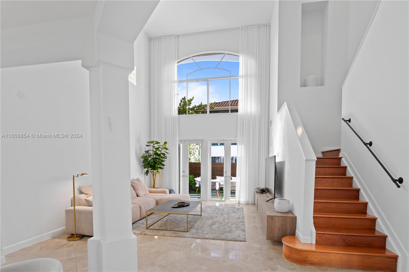 GOLDEN GATE ESTATES & MAR - Residential