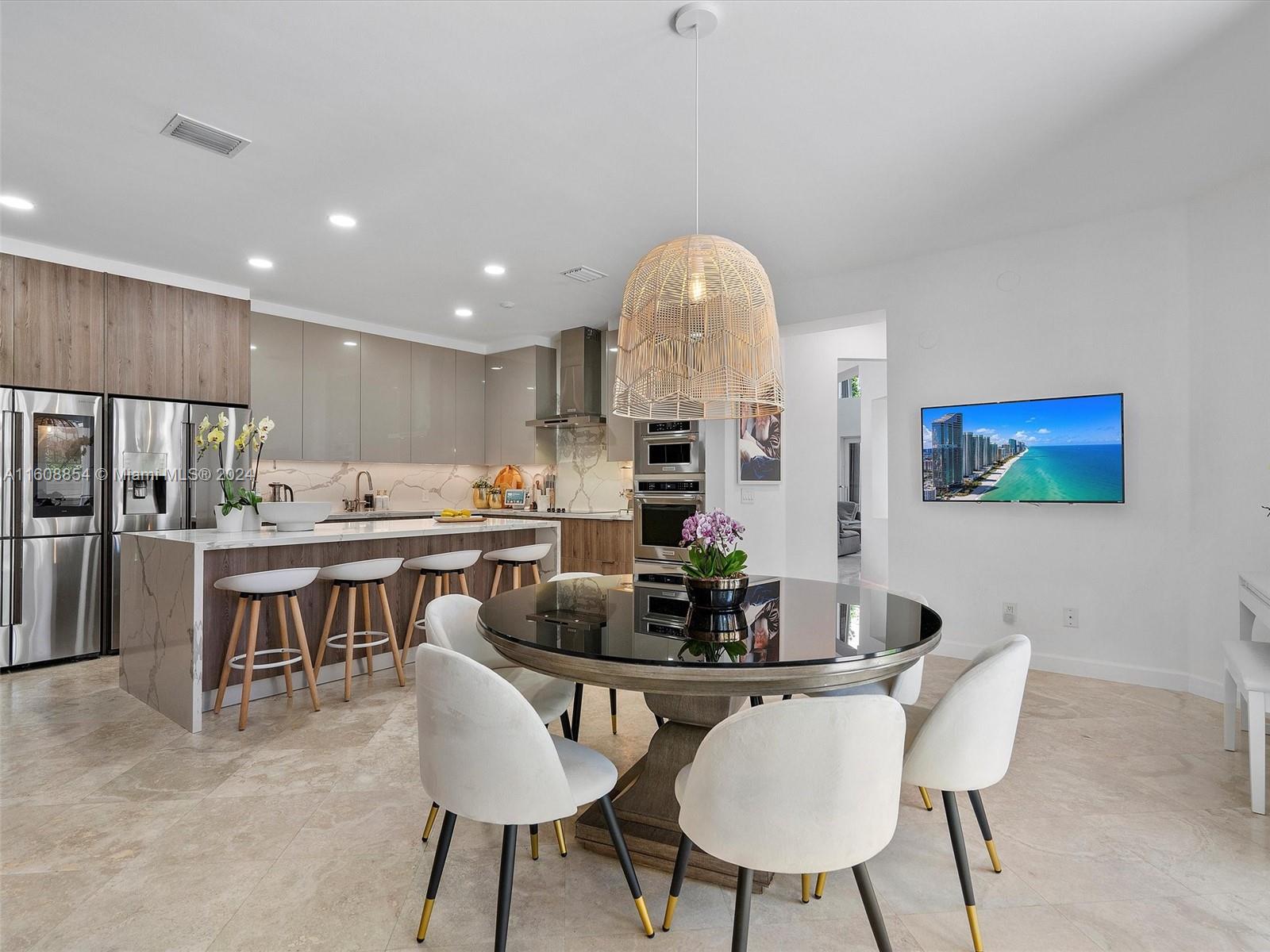 GOLDEN GATE ESTATES & MAR - Residential