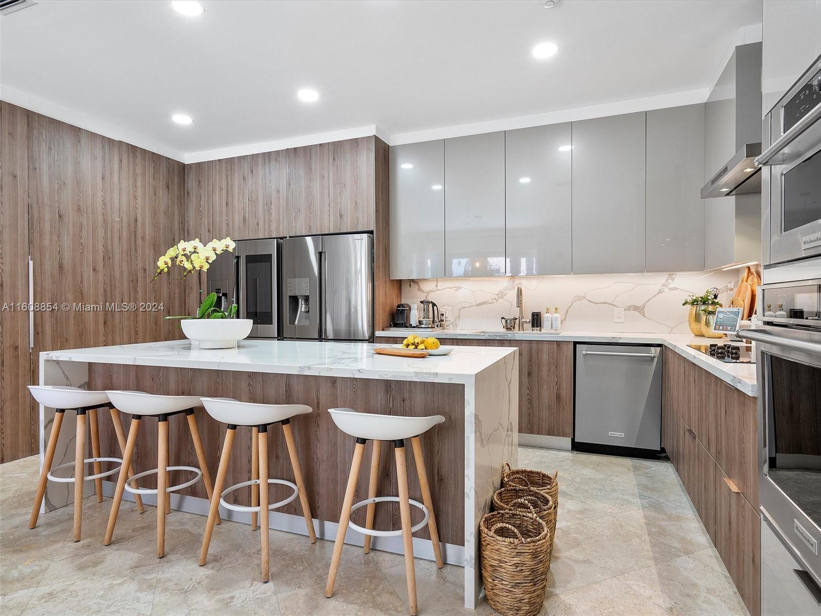 GOLDEN GATE ESTATES & MAR - Residential