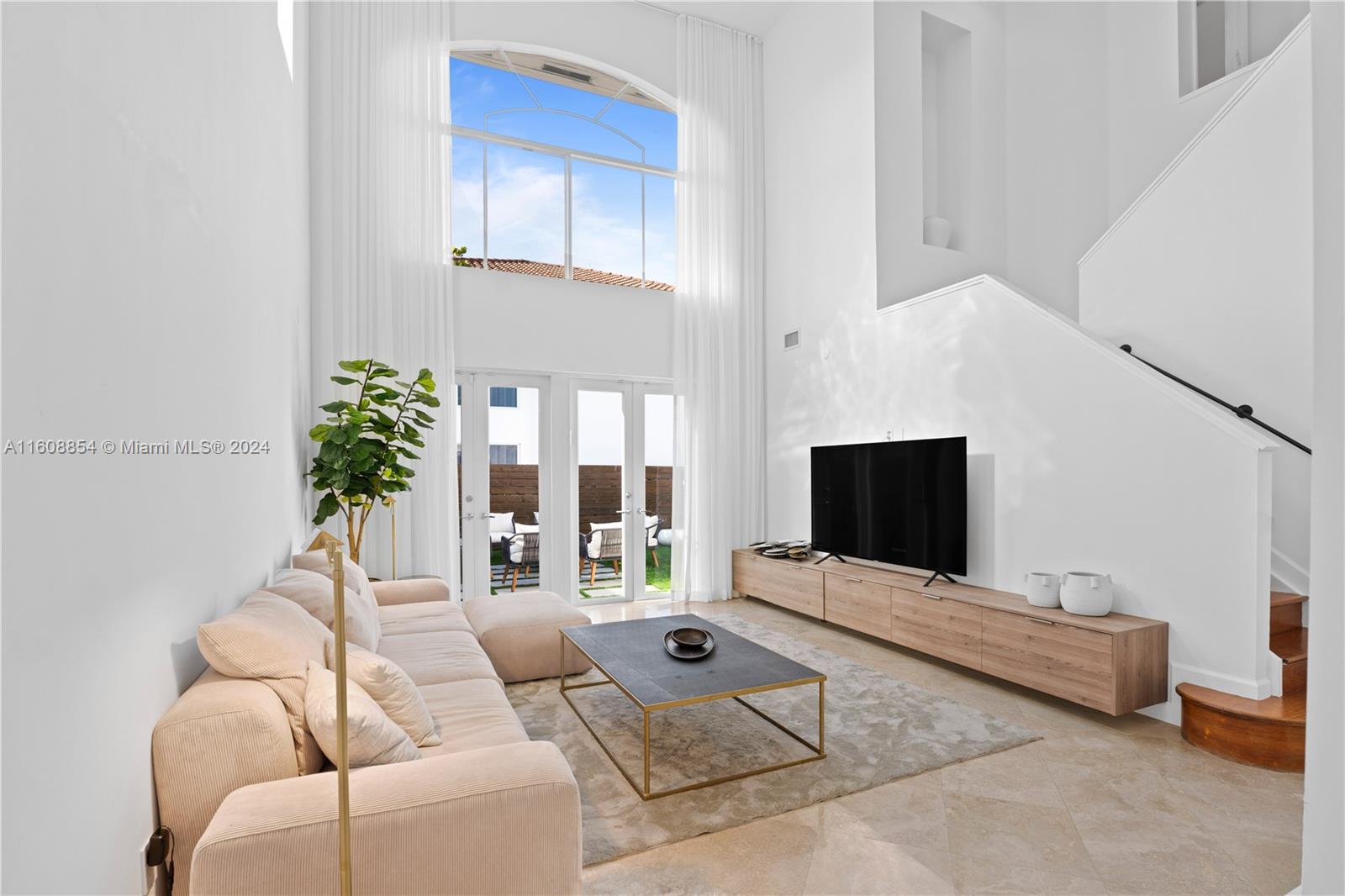 GOLDEN GATE ESTATES & MAR - Residential