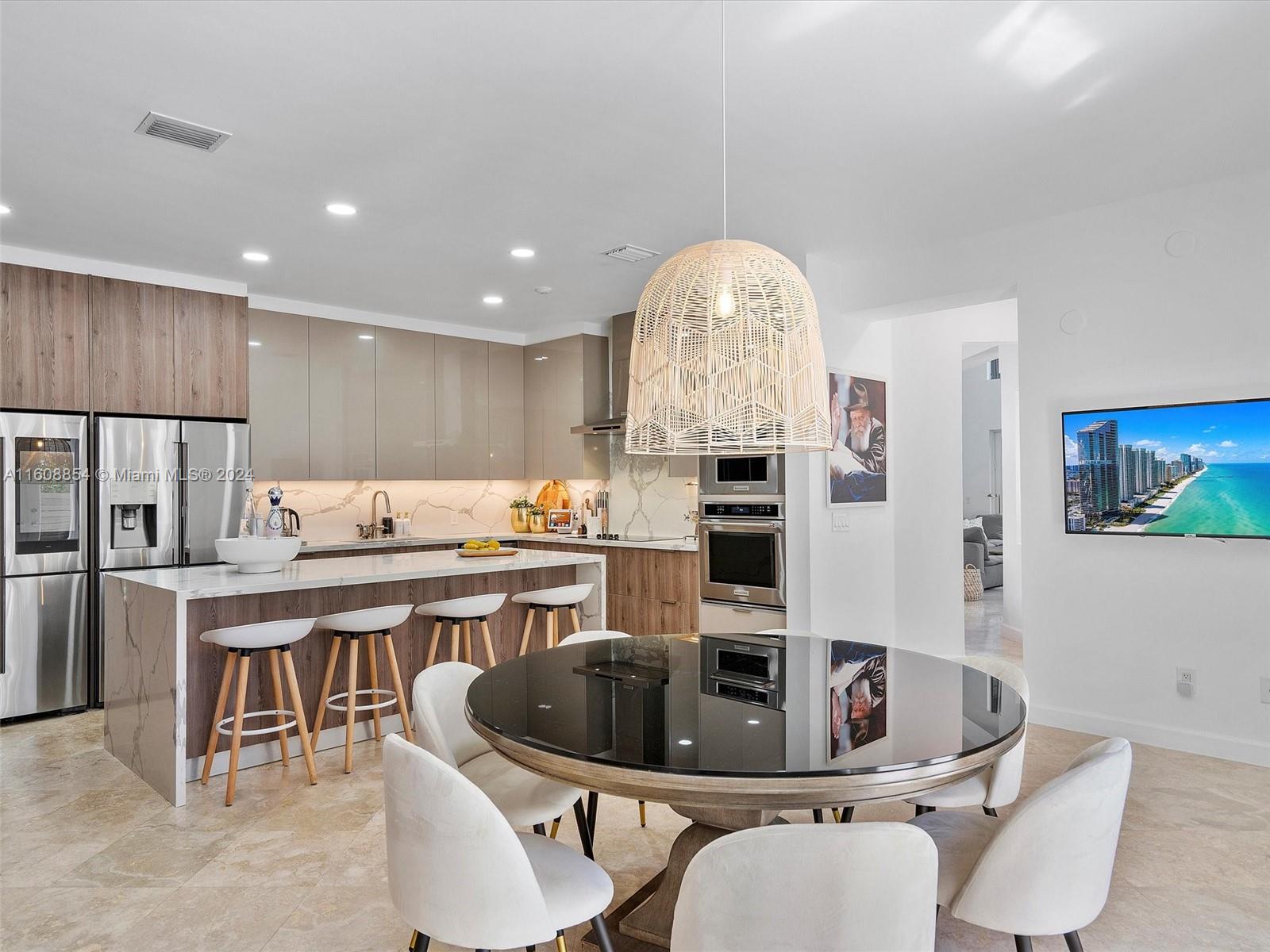 GOLDEN GATE ESTATES & MAR - Residential