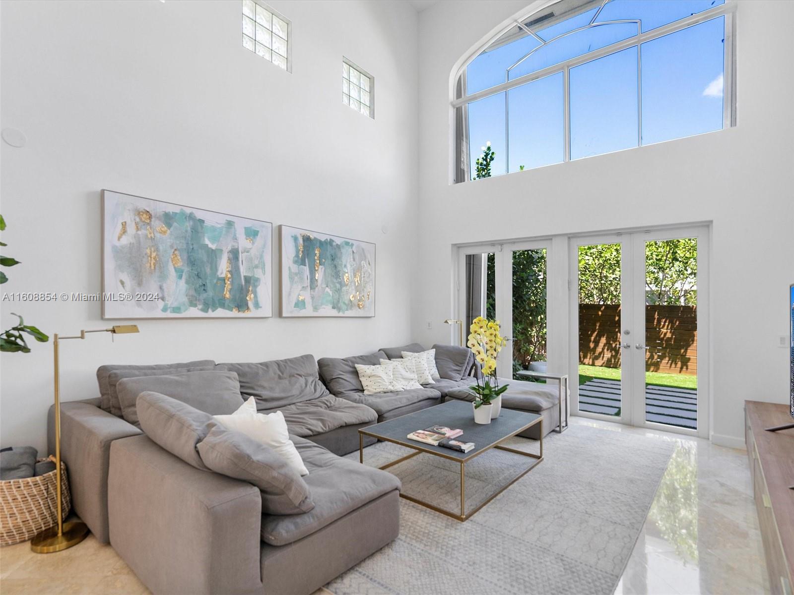 GOLDEN GATE ESTATES & MAR - Residential