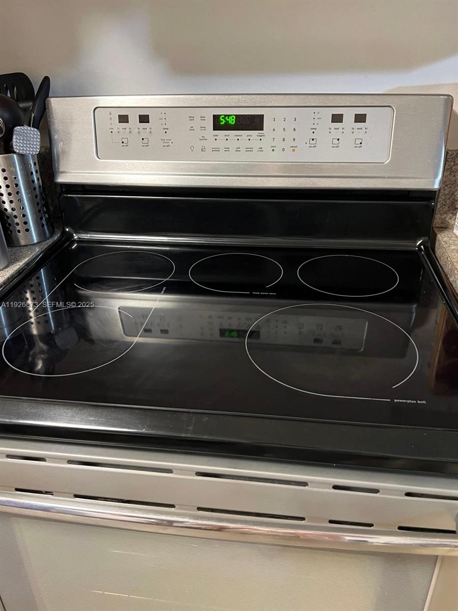 VILLAS DE VENEZIA CONDO - Residential Lease