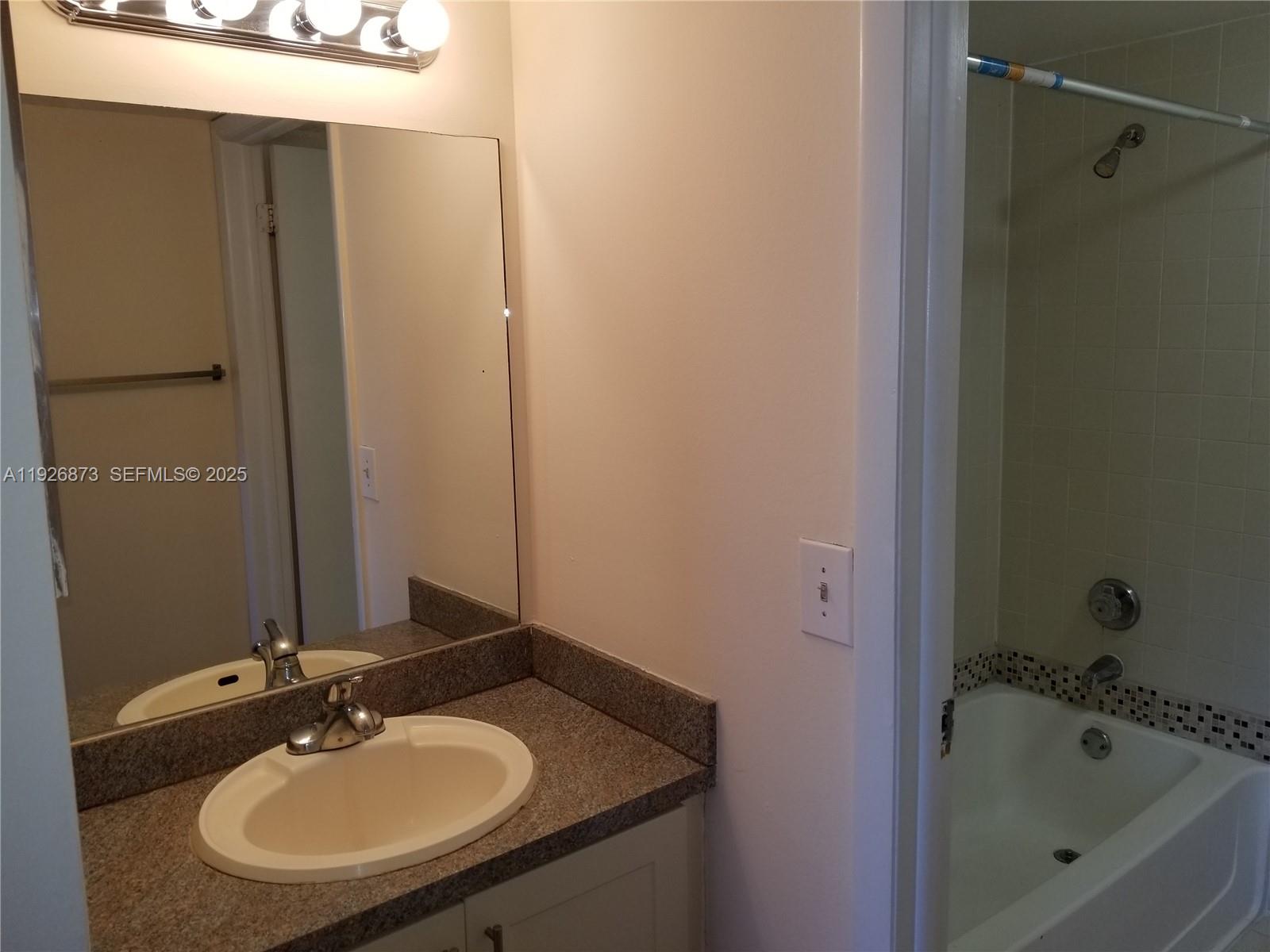 VILLAS DE VENEZIA CONDO - Residential Lease