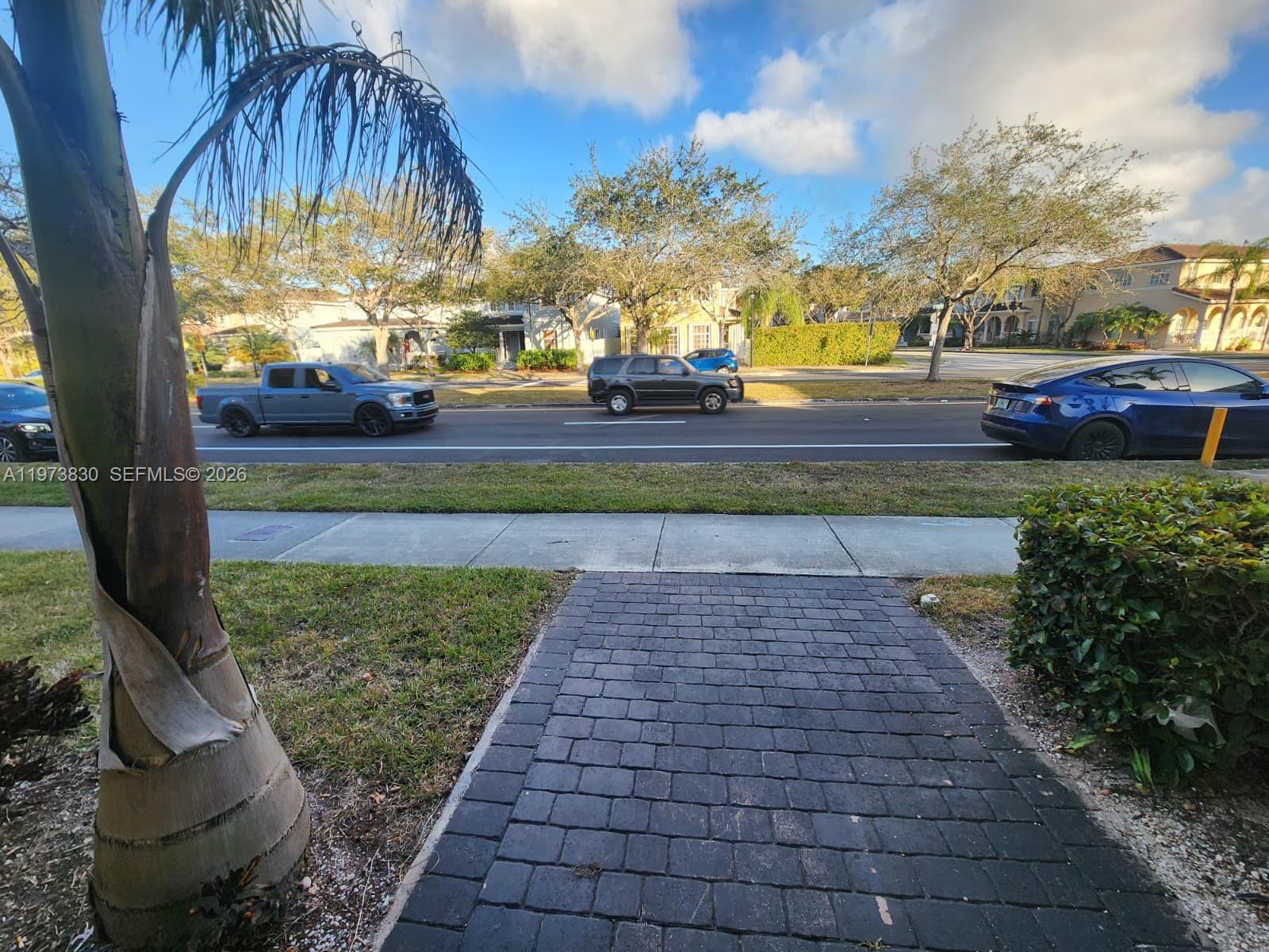 MANDARIN LAKES - Residential