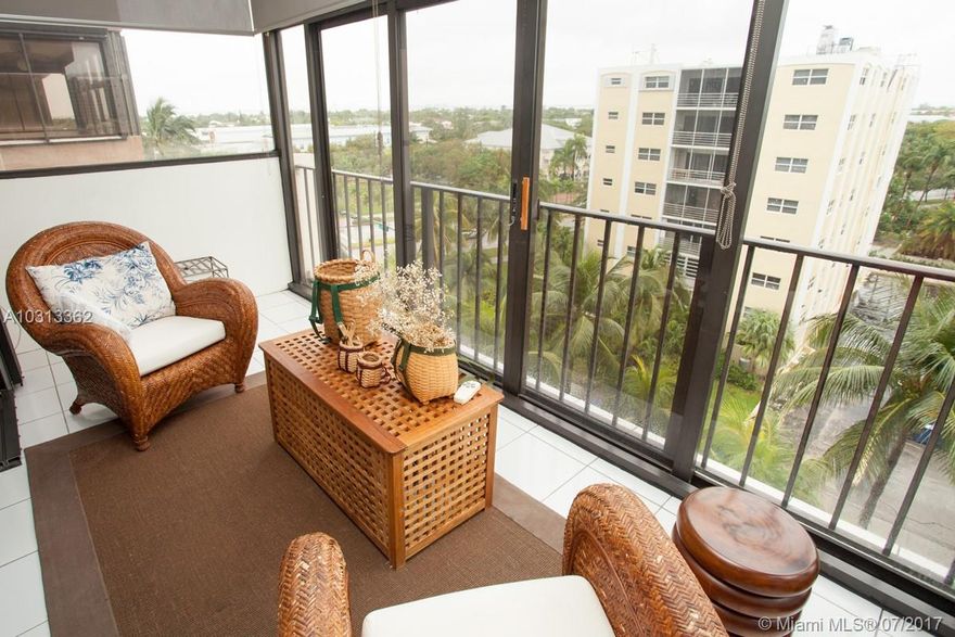 Hurry won't last!!  Gorgeous property in Key Biscayne! Do not miss this opportunity. It is in amazing conditions and at a great price! The property is being sold as is!