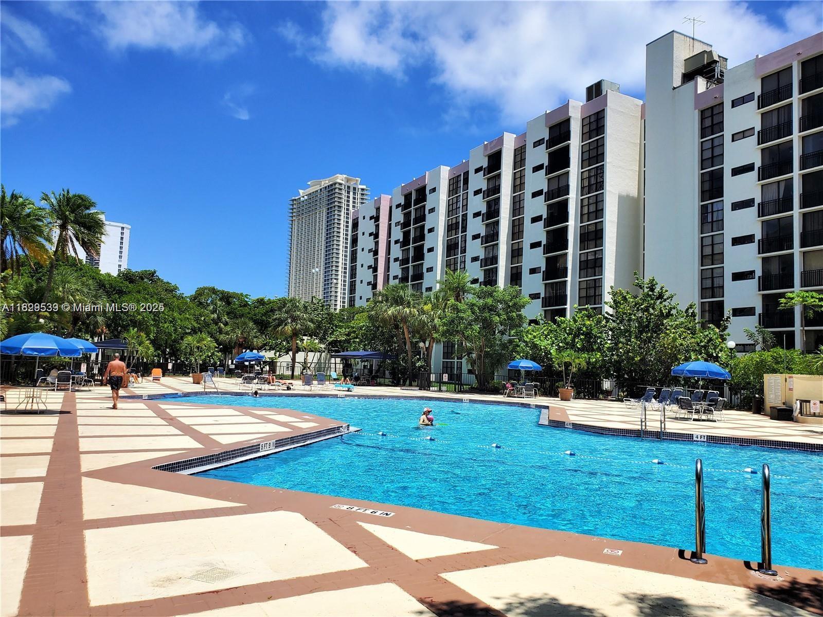 16909 N Bay Rd 909