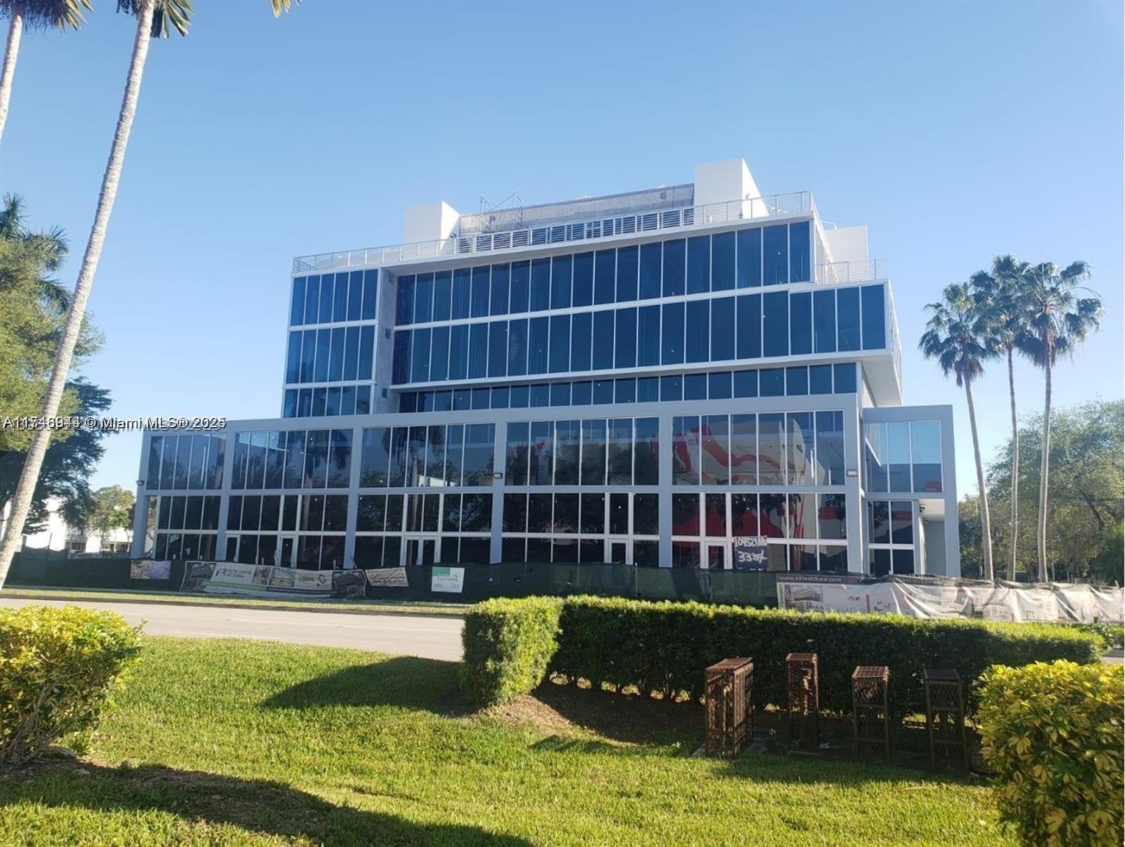 COMMERCIAL CLASS A BUILDING OFFICE CORNER UNIT FOR SALE. LOCATED AT DORAL, 2 PARKING ASSIGNED
SPACES, CONSTRUCTION 2019, LOW MAINTENANCE FEE; EXCELLENT LOCATION DON’T MISS THE
OPPORTUNITY TO HAVE YOUR OWN OFFICE