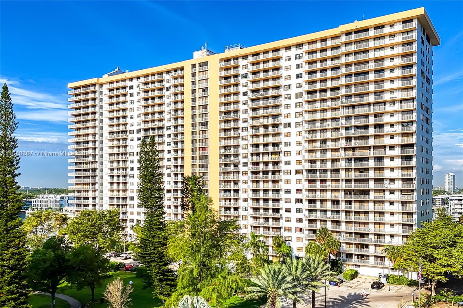 Property for Sale at 290 174th St 1709, Sunny Isles Beach, Miami-Dade County, Florida - Bedrooms: 3 
Bathrooms: 3  - $759,000