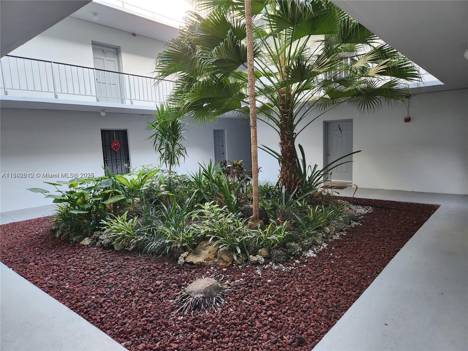 WOODSIDE IN KENDALL CONDO - Residential