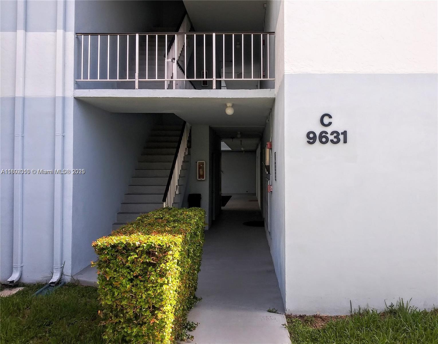 WOODSIDE IN KENDALL CONDO - Residential