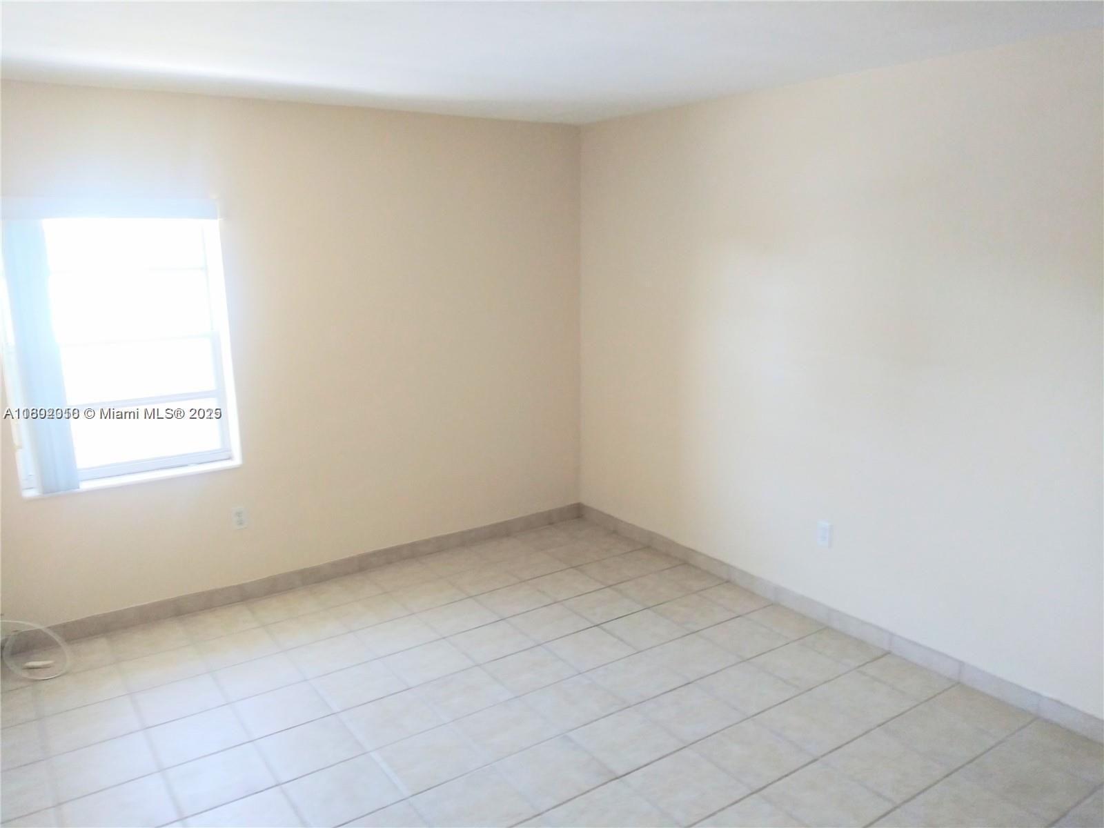 WOODSIDE IN KENDALL CONDO - Residential