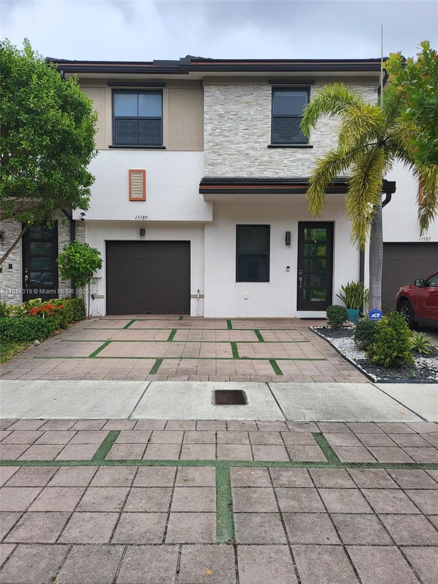 Rental Property at 15589 Nw 91st Ct -, Miami Lakes, Miami-Dade County, Florida - Bedrooms: 4 
Bathrooms: 4  - $4,300 MO.