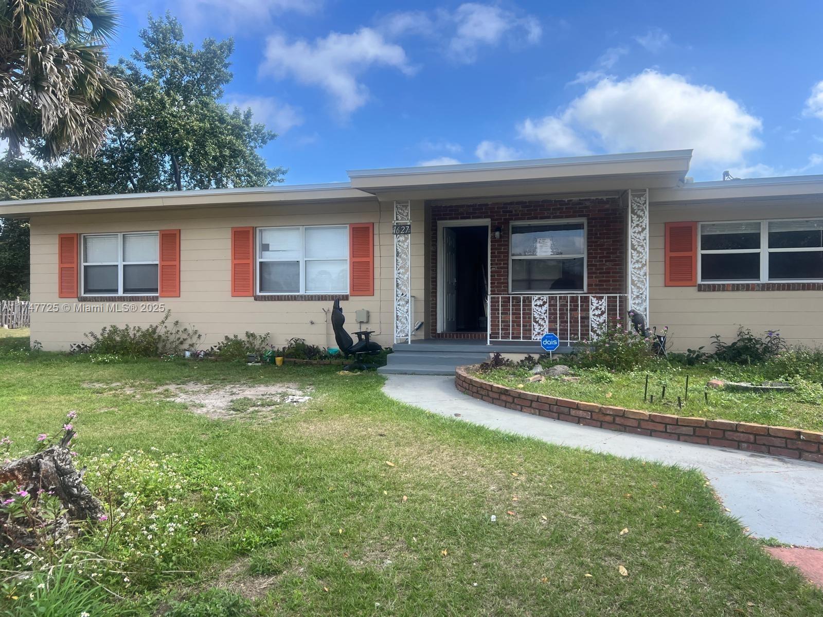 Delightful 4-Bedroom Home on a Spacious Corner Lot in the quiet neighborhood of Tiffany Terrace – Move-In Ready!
Don’t miss this opportunity to rent a beautifully maintained 4-bedroom, 2-bath home in a prime Orlando location! This spacious, freshly painted home offers both style and comfort. Enjoy the convenience of a brand-new washer and dryer. Unwind on your private patio.
Perfectly situated just 15 miles from Orlando International Airport (MCO), with easy access to Semoran Blvd, Colonial Drive, and Downtown Orlando. You’ll be just minutes from top shopping, dining, and entertainment options, and about 6 miles from Downtown.
This home is move-in ready—call today to schedule your showing!