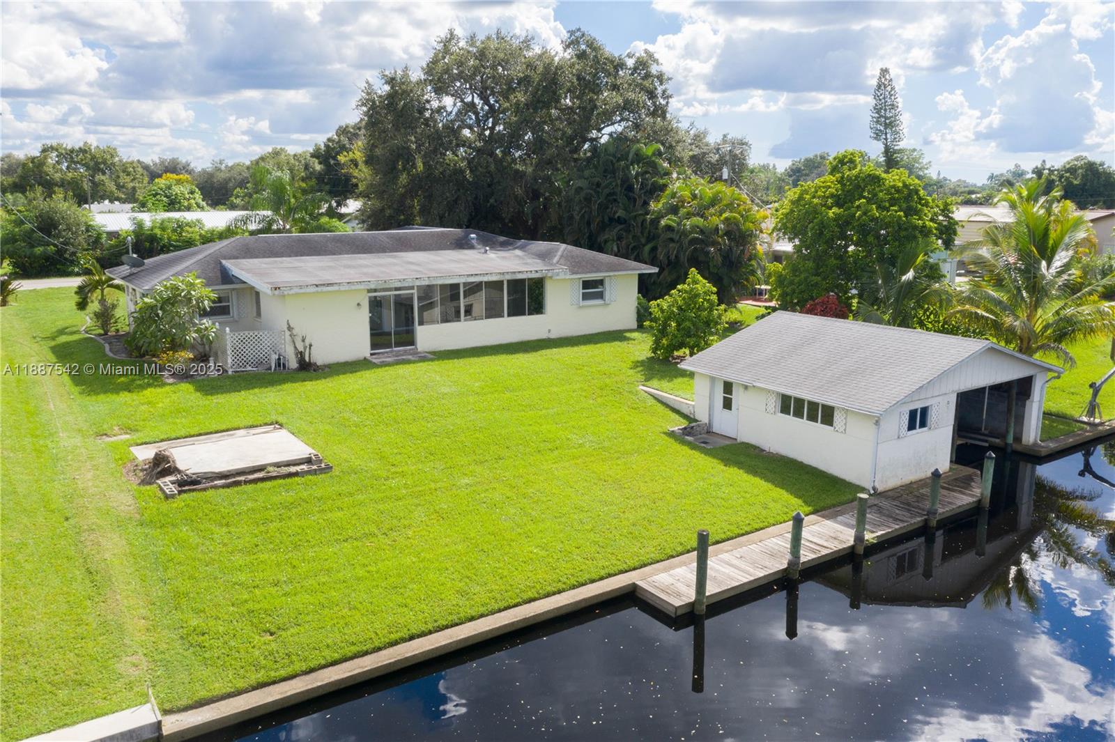 FORT MYERS SHORES - Residential