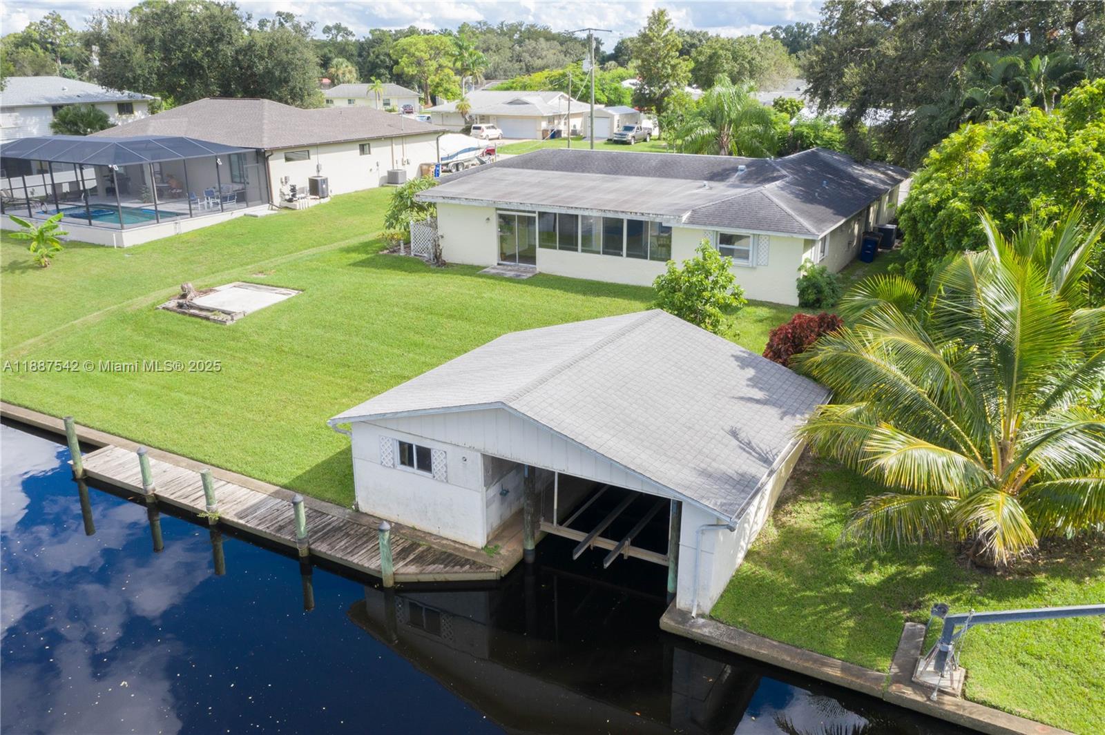 FORT MYERS SHORES - Residential