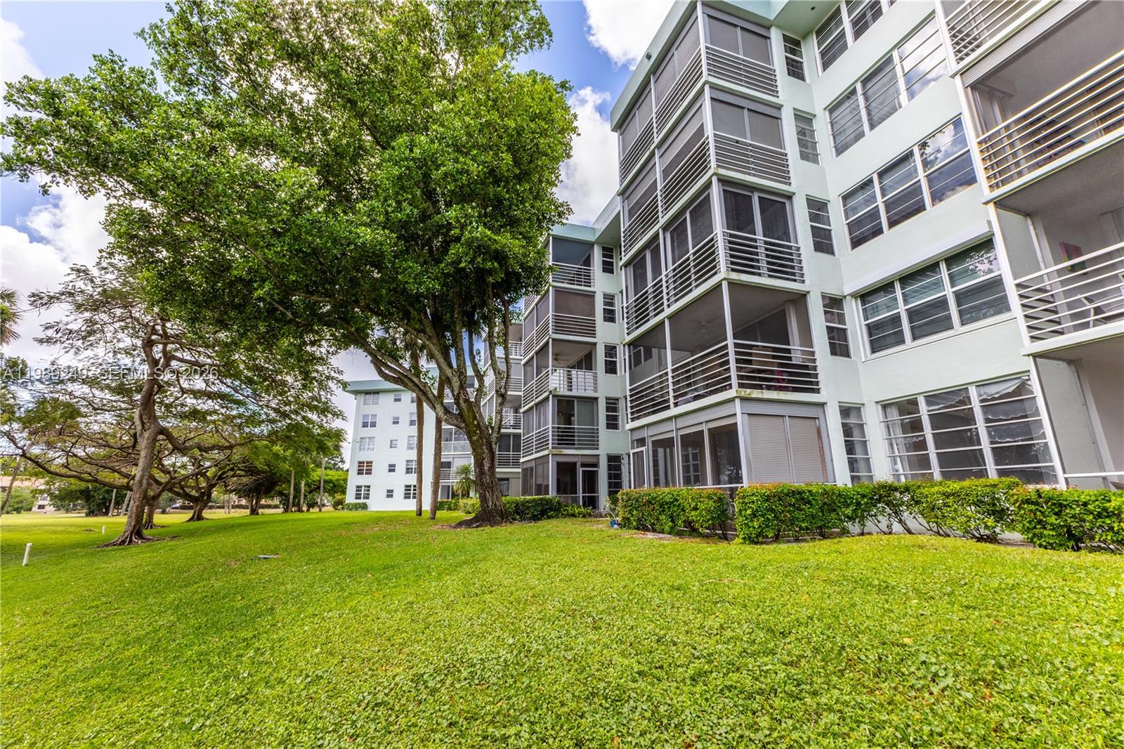 NO 124 PALM-AIRE COUNTRY - Residential