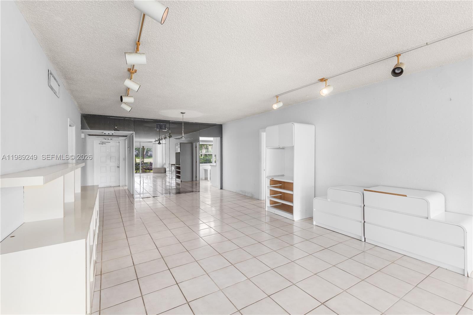 NO 124 PALM-AIRE COUNTRY - Residential