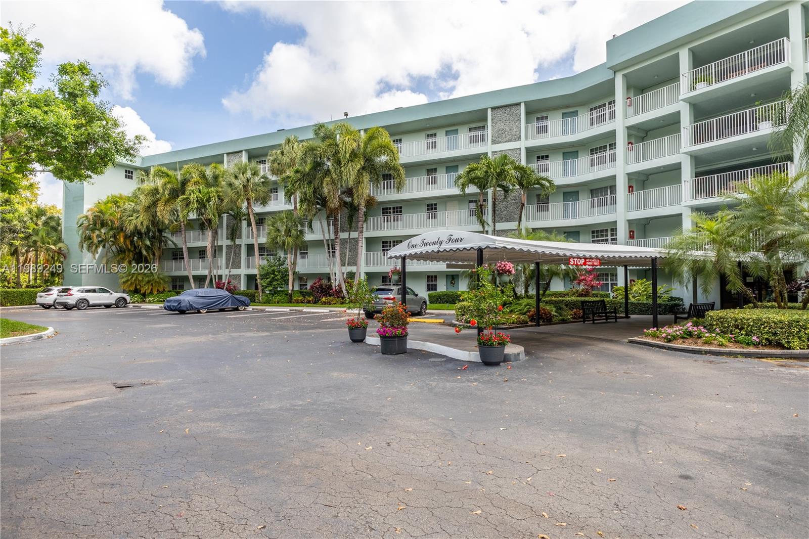 NO 124 PALM-AIRE COUNTRY - Residential