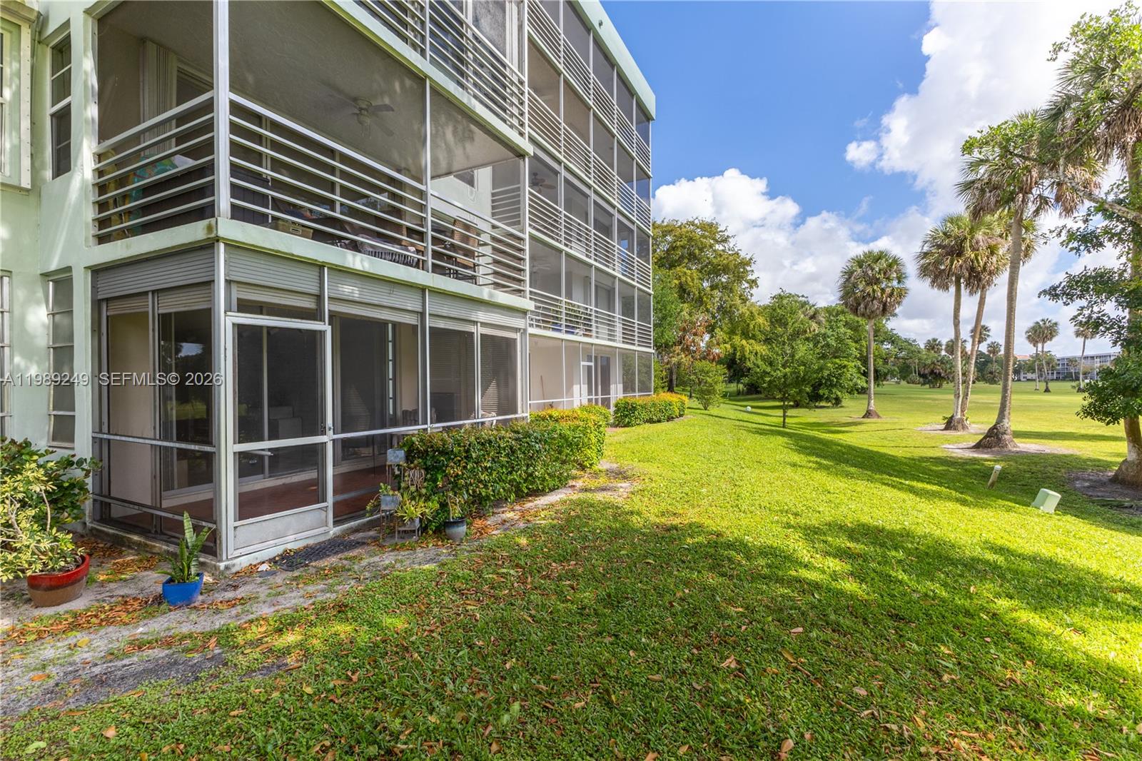 NO 124 PALM-AIRE COUNTRY - Residential