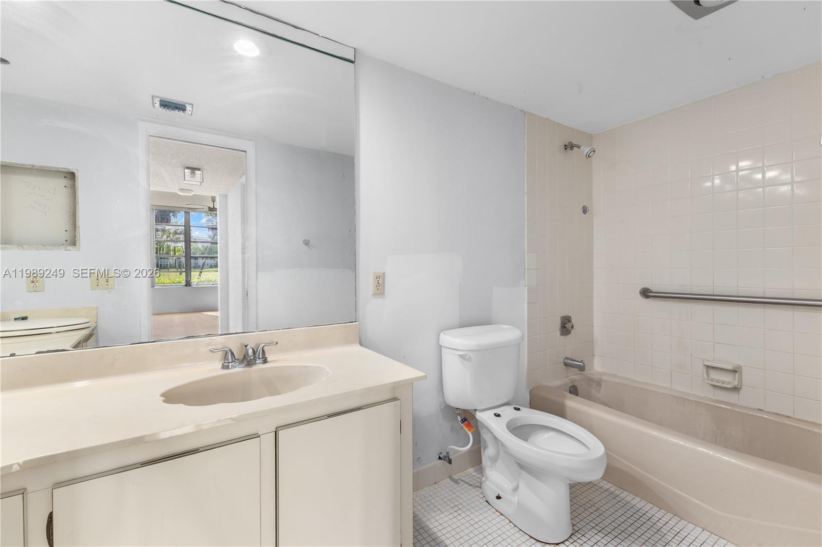 NO 124 PALM-AIRE COUNTRY - Residential