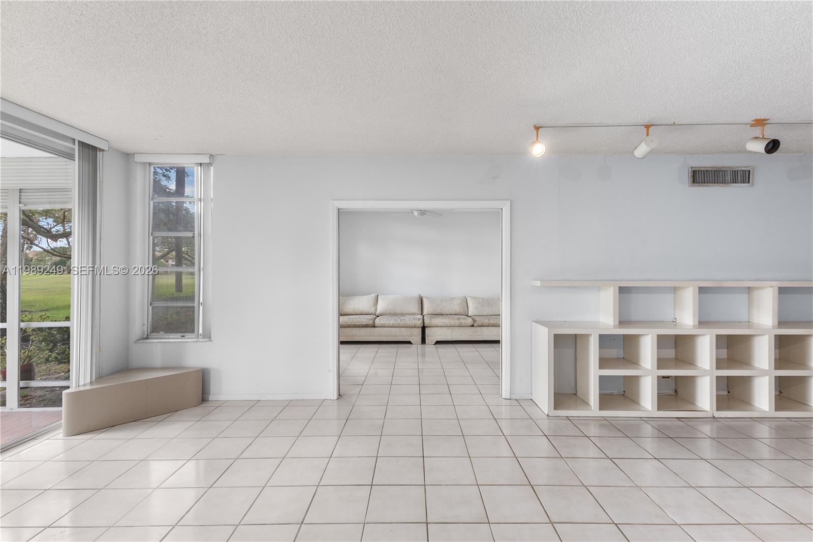 NO 124 PALM-AIRE COUNTRY - Residential