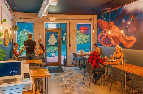 205 NE 35th St Miami FL 33137