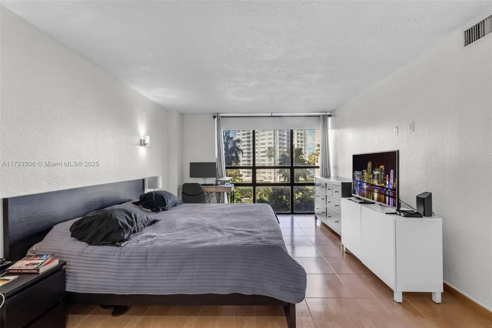 Miami, Florida 33131, United States, 2 Bedrooms Bedrooms, ,2 BathroomsBathrooms,Residential,Active,119756