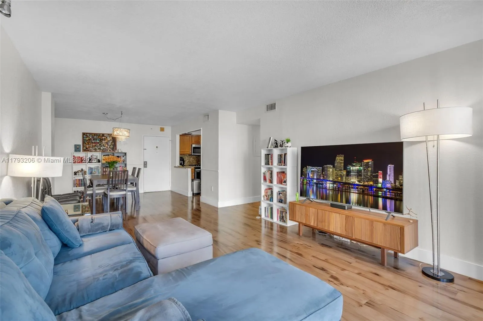 Miami, Florida 33131, United States, 2 Bedrooms Bedrooms, ,2 BathroomsBathrooms,Residential,Active,119756