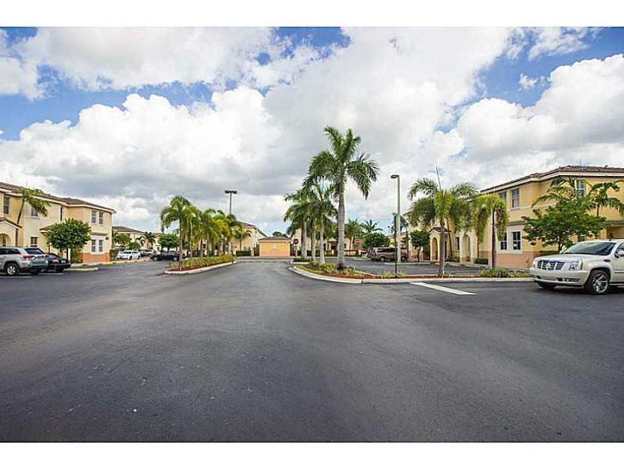 FOUR BEDROOMS AND THREE BATHROOMS FULLY RENOVATED , WE REQUITE 3 MONTHS TO MOVE IN NO EXCEPTIONS ,COMPLETELY RENOVATED