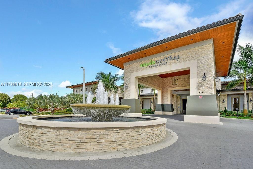 APEX AT PARK CENTRAL COND - Residential