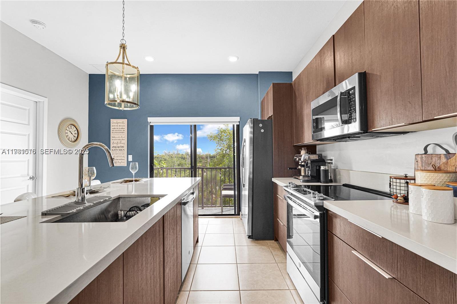 APEX AT PARK CENTRAL COND - Residential