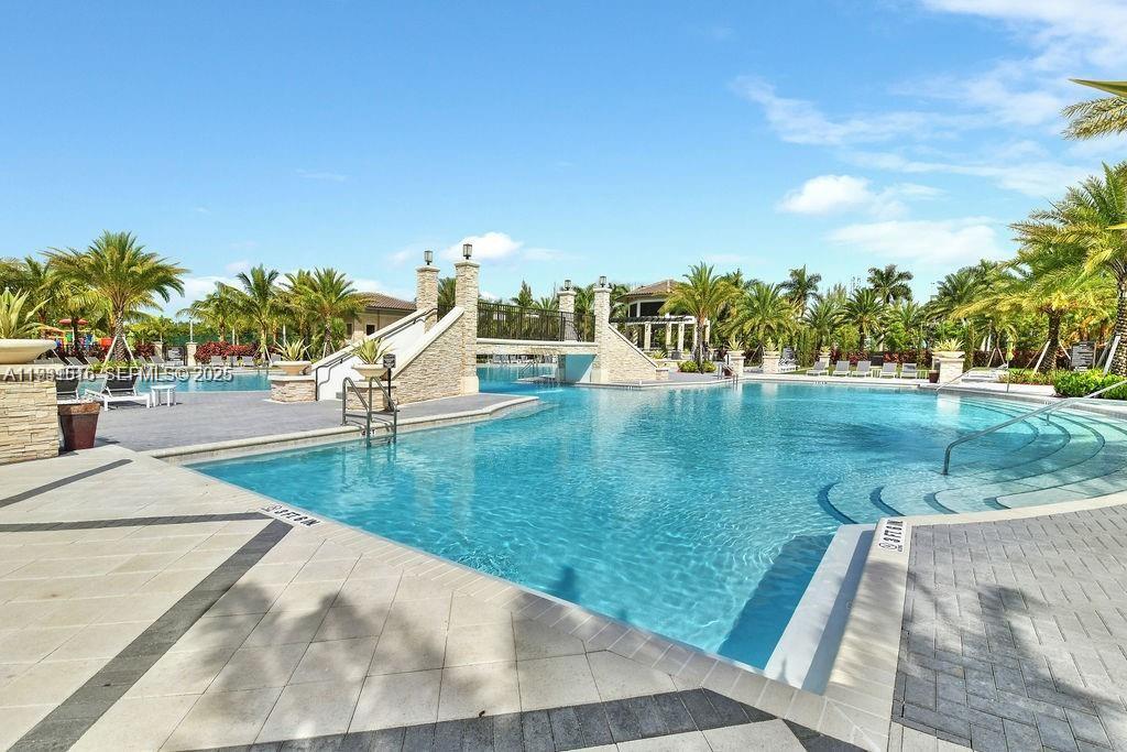 APEX AT PARK CENTRAL COND - Residential