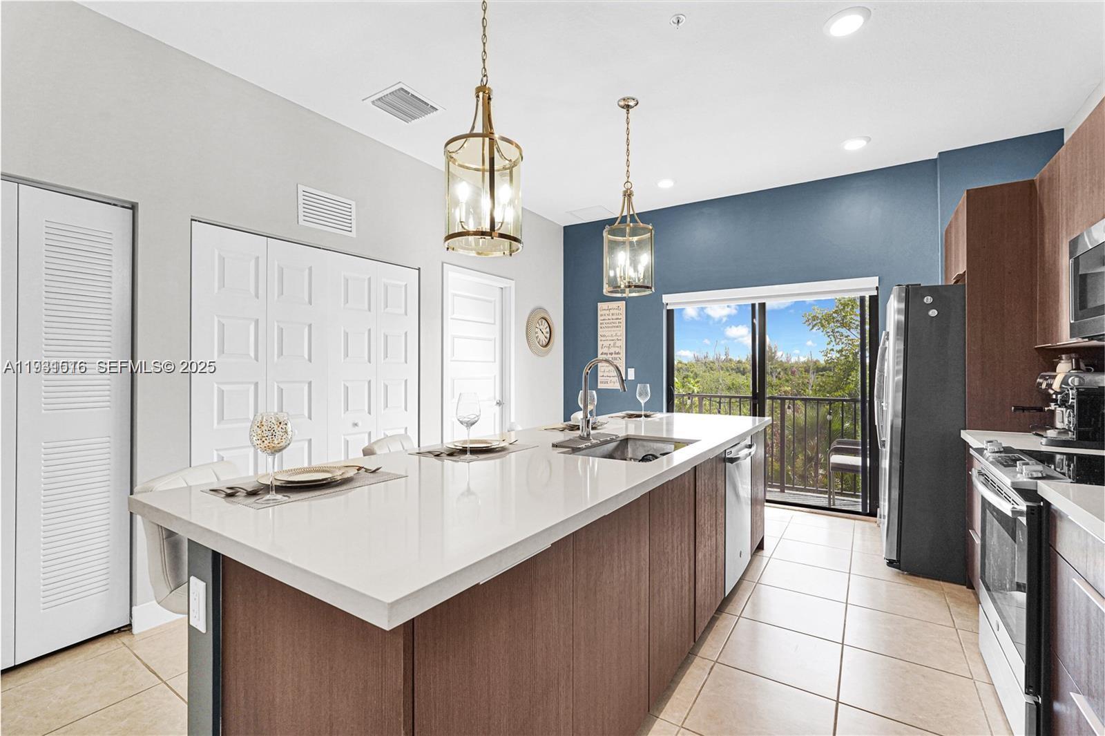 APEX AT PARK CENTRAL COND - Residential