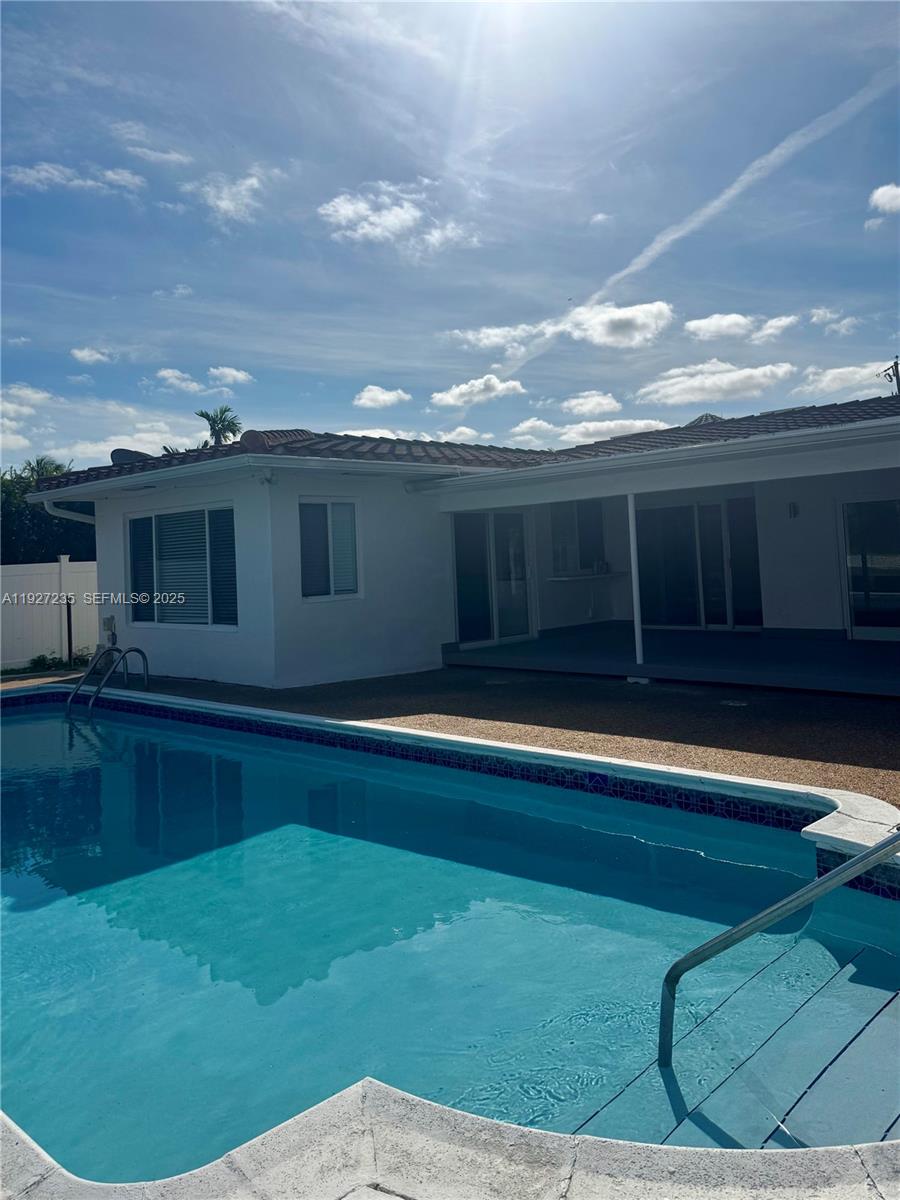 EASTERN SHORES - Residential Lease